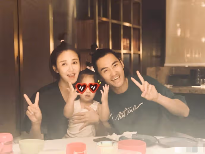 參加兄弟的婚禮卻愛上新娘，3年後成自己老婆，婚禮轟動整個演藝圈！