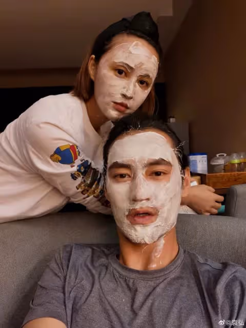 參加兄弟的婚禮卻愛上新娘，3年後成自己老婆，婚禮轟動整個演藝圈！