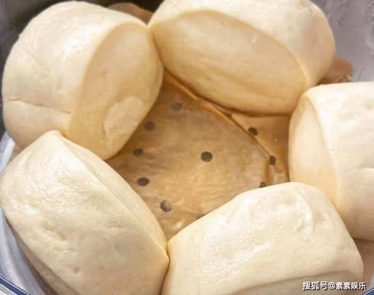 徐靜蕾三年沒見父母，為父母做豐富飯菜，一家三口留下幸福合影