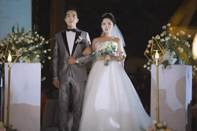 我無法生育老公仍執意要娶，婚後領養了女兒幸福無比，直到一天看到他陪別的女人產檢：天塌了