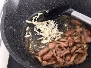 土豆肉絲蓋澆面
