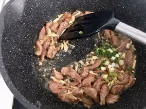 土豆肉絲蓋澆面