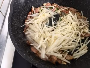 土豆肉絲蓋澆面