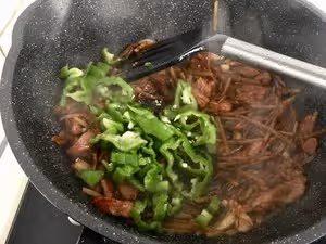 土豆肉絲蓋澆面