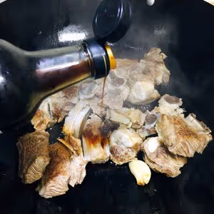 家常版《紅燜牛排骨》