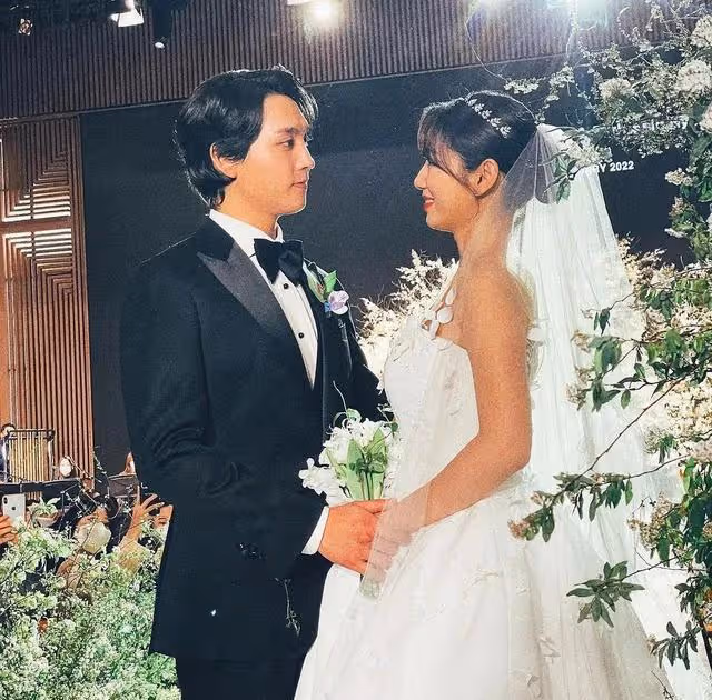 她結婚的時候全網宅男淚目了！想到李鍾碩終究意難平，近照顯滄桑