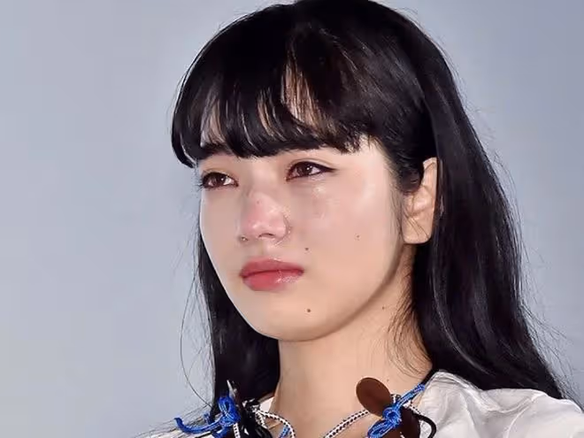 小松菜奈高級臉,魅力四射,那麼他的人生經歷會是怎樣的呢