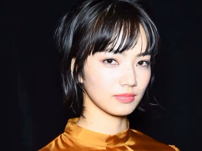 小松菜奈高級臉,魅力四射,那麼他的人生經歷會是怎樣的呢