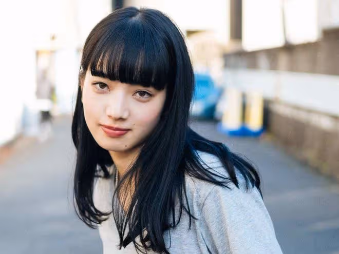 小松菜奈高級臉,魅力四射,那麼他的人生經歷會是怎樣的呢