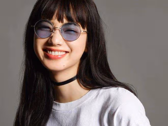 小松菜奈高級臉,魅力四射,那麼他的人生經歷會是怎樣的呢
