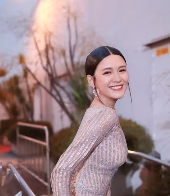 TVB上位小花曬泳照秀美腿白滑肌,包裹嚴實卻顯上圍更加豐滿
