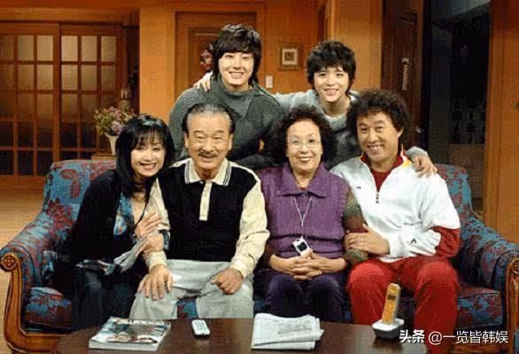 81歲羅文姬心態似少女 國民奶奶形象深入人心 本色出演搞笑一家人