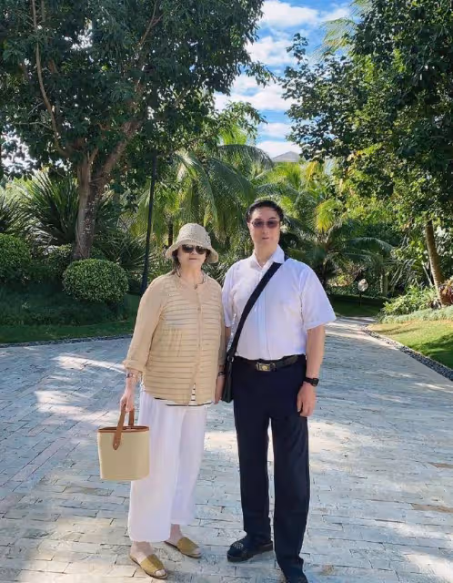 沈騰姐姐47歲仍單身，顏值遠超弟弟，事業成就比沈騰只高不低