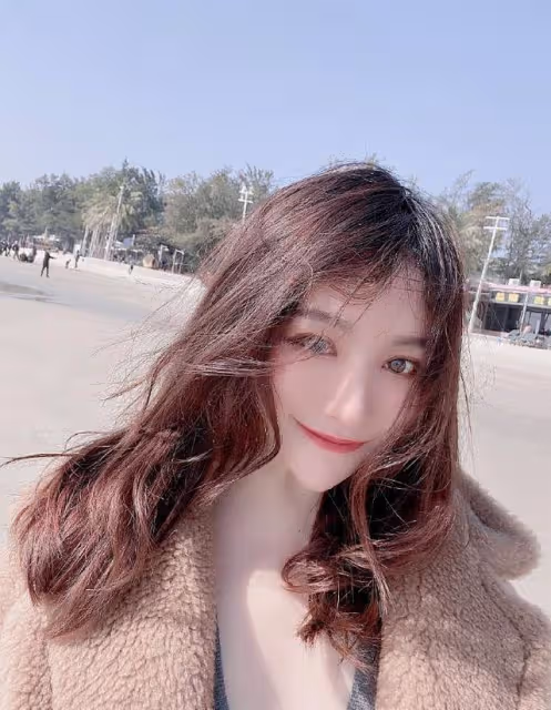 沈騰姐姐47歲仍單身，顏值遠超弟弟，事業成就比沈騰只高不低