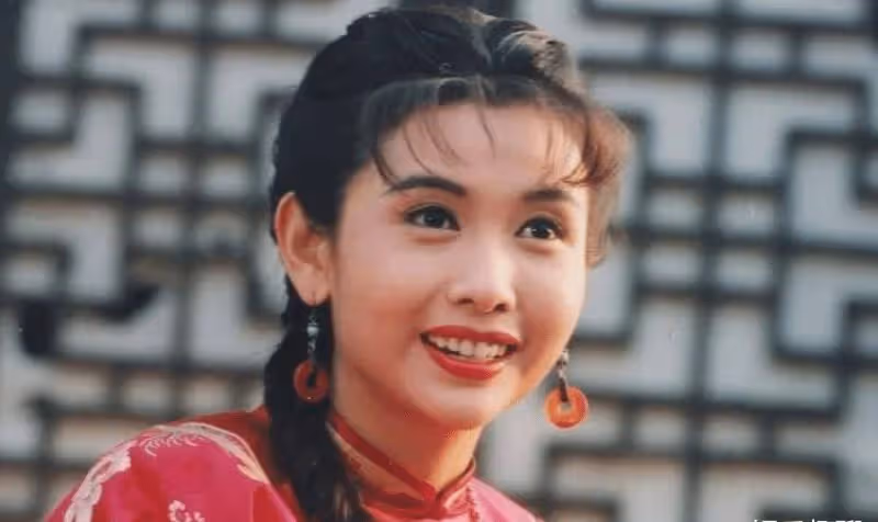沈月要在國外正式出道引熱議，完美繼承高顏值，會是新一代女神？