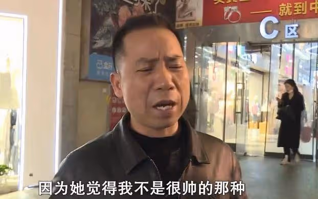 求婚高顏值女友屢遭拒，男子花80萬贈珠寶店，女友：可以考慮在一起