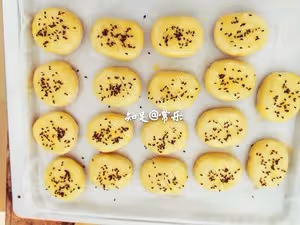 黑芝麻花生酥餅（網紅蛋黃酥改良版）