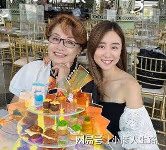 65歲港姐鍾慧冰近況!年少時移民美國慘遭歧視,婚後丈夫出軌