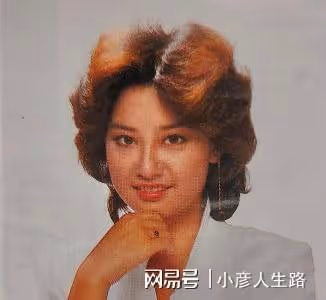 65歲港姐鍾慧冰近況！年少時移民美國慘遭歧視，婚後丈夫出軌