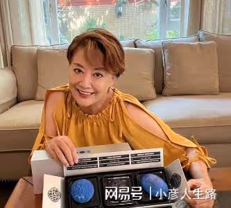 65歲港姐鍾慧冰近況！年少時移民美國慘遭歧視，婚後丈夫出軌