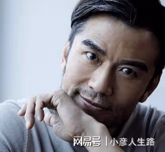 恭喜!香港知名男星與內地女友疑似結婚,年過50歲仍想生小孩