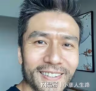 恭喜!香港知名男星與內地女友疑似結婚,年過50歲仍想生小孩