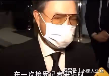 郭晶晶穿5年舊衣,帶2塊錢皮筋受邀國慶閱兵!用眼神護住霍家家規