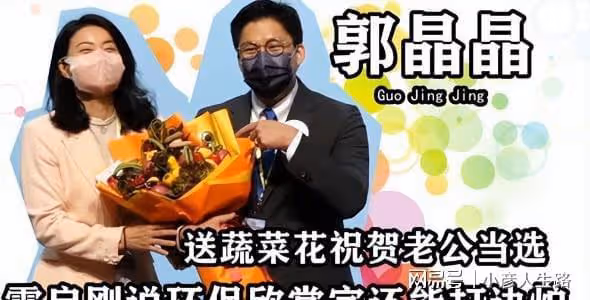 郭晶晶穿5年舊衣,帶2塊錢皮筋受邀國慶閱兵!用眼神護住霍家家規