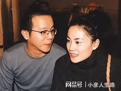 一個像爸,一個像媽,李嫣和竇靖童,差距越來越大了