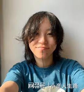 一個像爸,一個像媽,李嫣和竇靖童,差距越來越大了