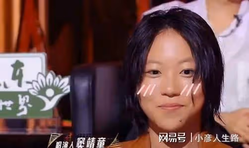 一個像爸,一個像媽,李嫣和竇靖童,差距越來越大了
