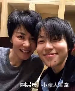 一個像爸,一個像媽,李嫣和竇靖童,差距越來越大了