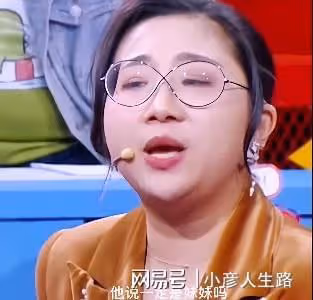 爸爸帶娃3天會穿鞋,幾年後會燉湯!育兒問題上,傅首爾被老公訓