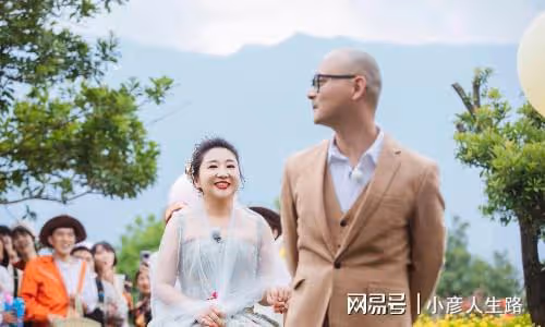 爸爸帶娃3天會穿鞋,幾年後會燉湯!育兒問題上,傅首爾被老公訓