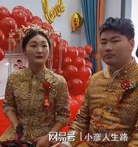 我們冤枉陳亞男了？大衣哥兒子在駕校被拍，全程玩手機不學習