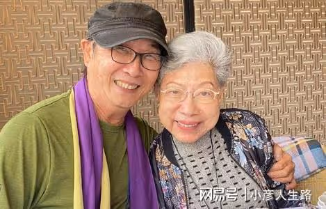 劉松仁低調迎73歲生日,中風後需拄拐出行,與空姐太太做丁克夫妻