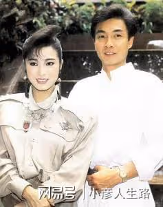 劉松仁低調迎73歲生日,中風後需拄拐出行,與空姐太太做丁克夫妻