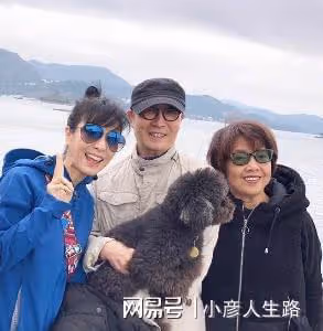 劉松仁低調迎73歲生日,中風後需拄拐出行,與空姐太太做丁克夫妻
