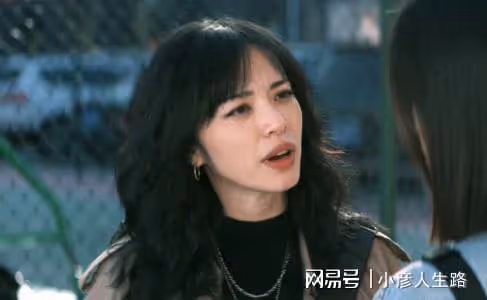 有意思!剛演完《底線》就客串《搖滾狂花》,「方遠」老婆串戲啦