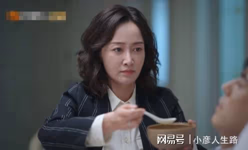 有意思!剛演完《底線》就客串《搖滾狂花》,「方遠」老婆串戲啦