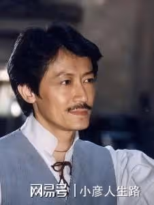 70歲港星開遊艇派對,和性感美女熱舞,定居內地堅決不移民