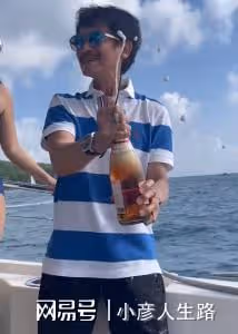 70歲港星開遊艇派對,和性感美女熱舞,定居內地堅決不移民