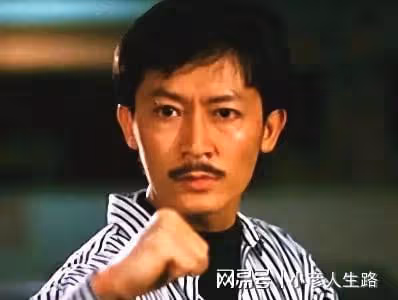70歲港星開遊艇派對,和性感美女熱舞,定居內地堅決不移民