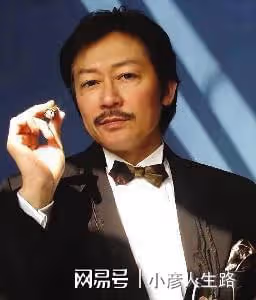 70歲港星開遊艇派對,和性感美女熱舞,定居內地堅決不移民