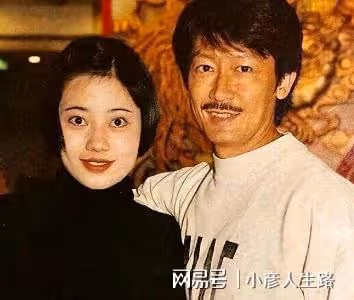 70歲港星開遊艇派對,和性感美女熱舞,定居內地堅決不移民
