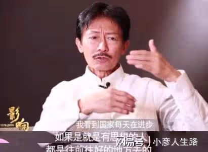 70歲港星開遊艇派對,和性感美女熱舞,定居內地堅決不移民