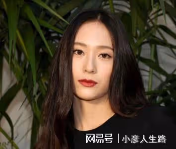 鄭秀晶金宇彬同框看秀超養眼,貴氣優雅雙人組,夢回《繼承者們》