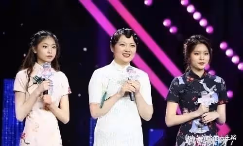 生下雙胞胎後，丈夫提出離婚，她用一己之力，將腦癱女兒送進名校