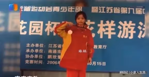 生下雙胞胎後,丈夫提出離婚,她用一己之力,將腦癱女兒送進名校