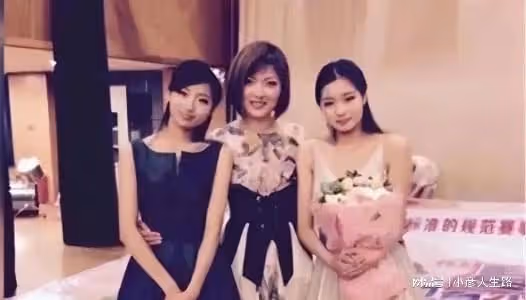 生下雙胞胎後,丈夫提出離婚,她用一己之力,將腦癱女兒送進名校